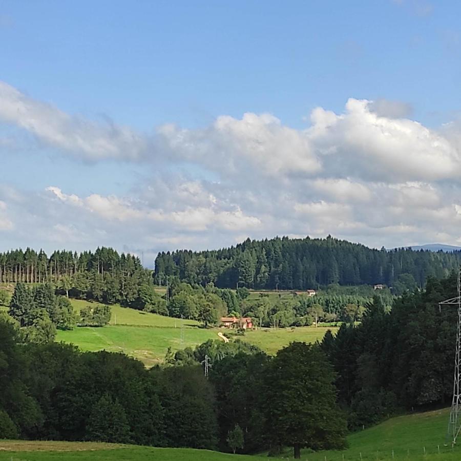 Gite La Roche Bertignat Bagian luar foto